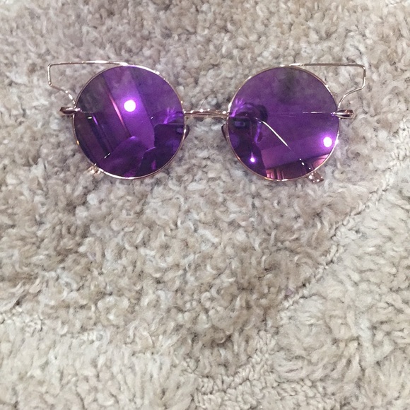 Available in 4 colors - Picture 2 of 5